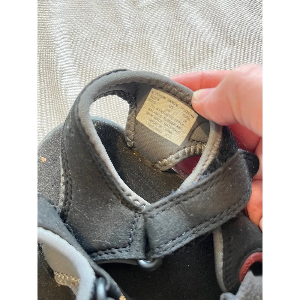 Bogs Kids Yukon Sandals Black Grey Red Adjustable Straps Size 10 US Water Hiking